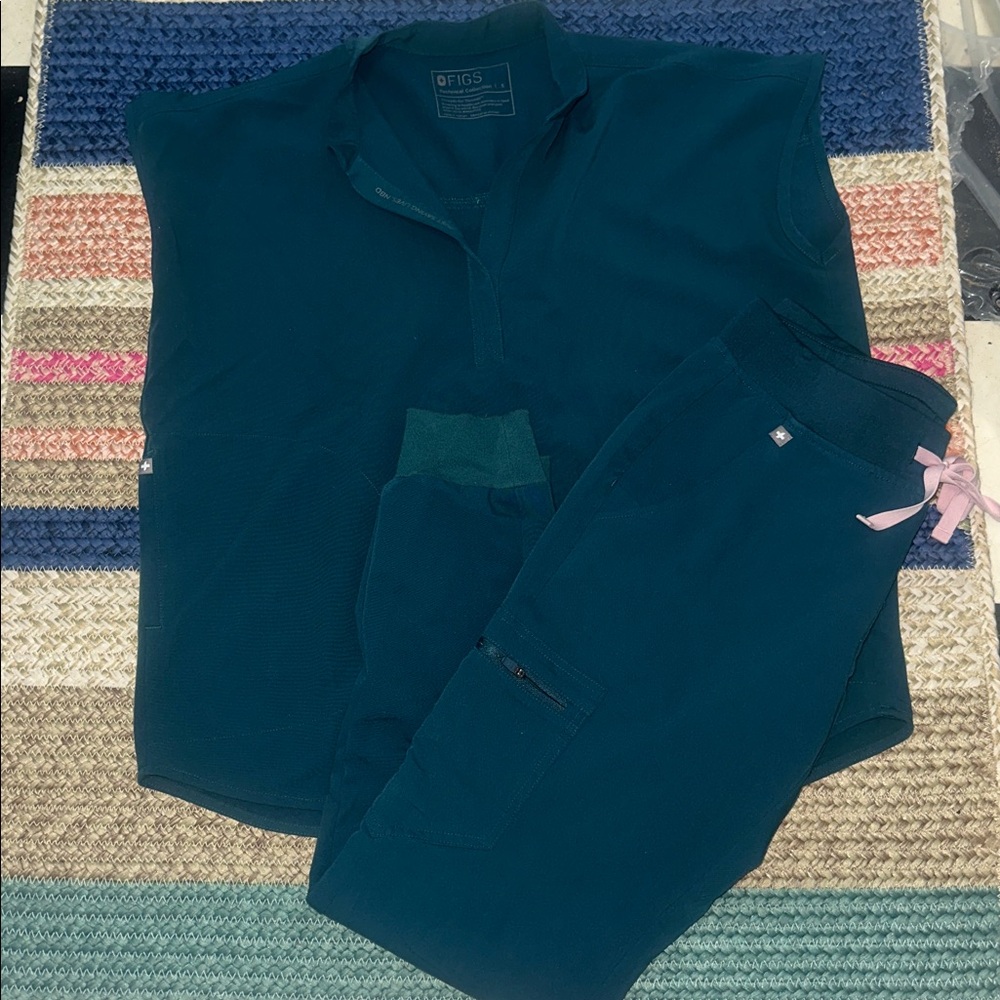 Figs deep reef Rafaela Top and Zamora
Joggers Scrub Set